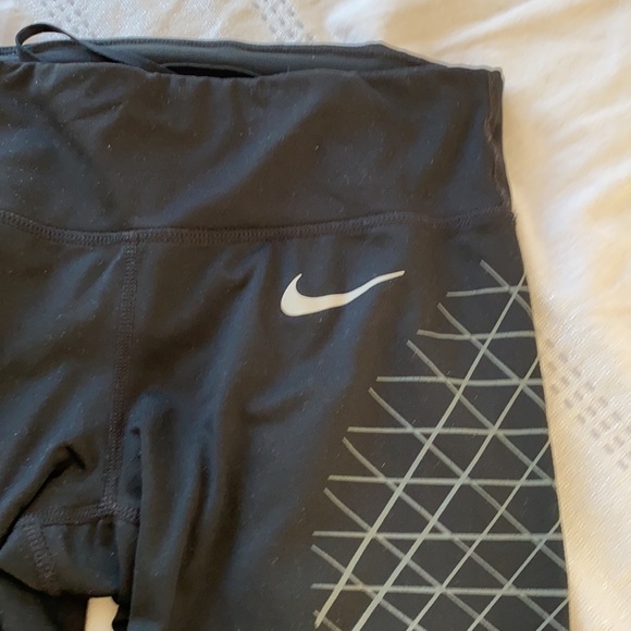 💰 3/$25 BUNDLE 💰 Nike Athletic Leggings - Picture 2 of 8